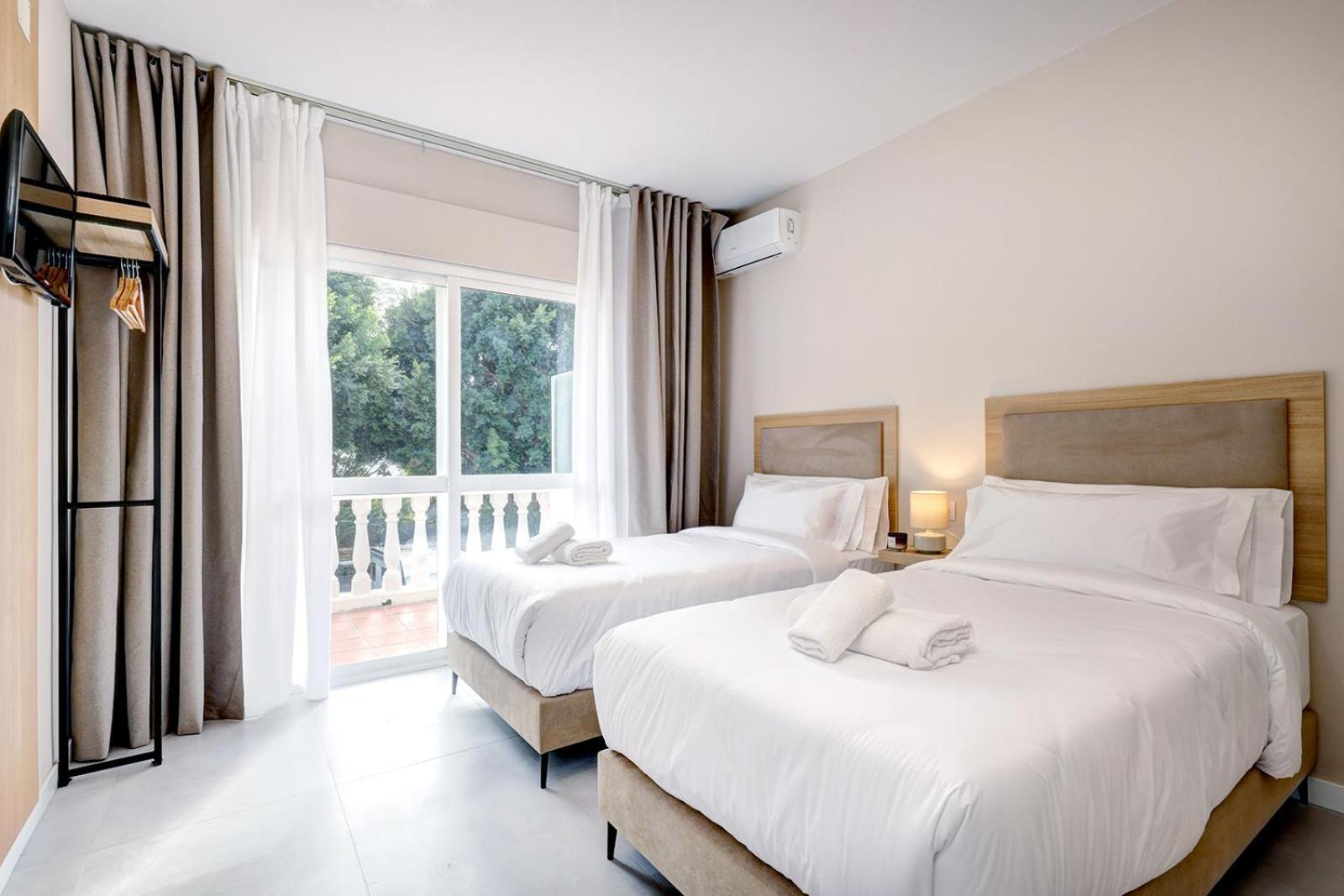 Hostal Puerta Almar Estepona Dış mekan fotoğraf