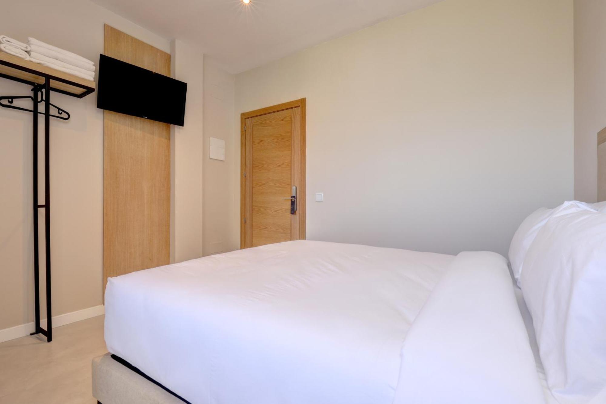 Hostal Puerta Almar Estepona Dış mekan fotoğraf