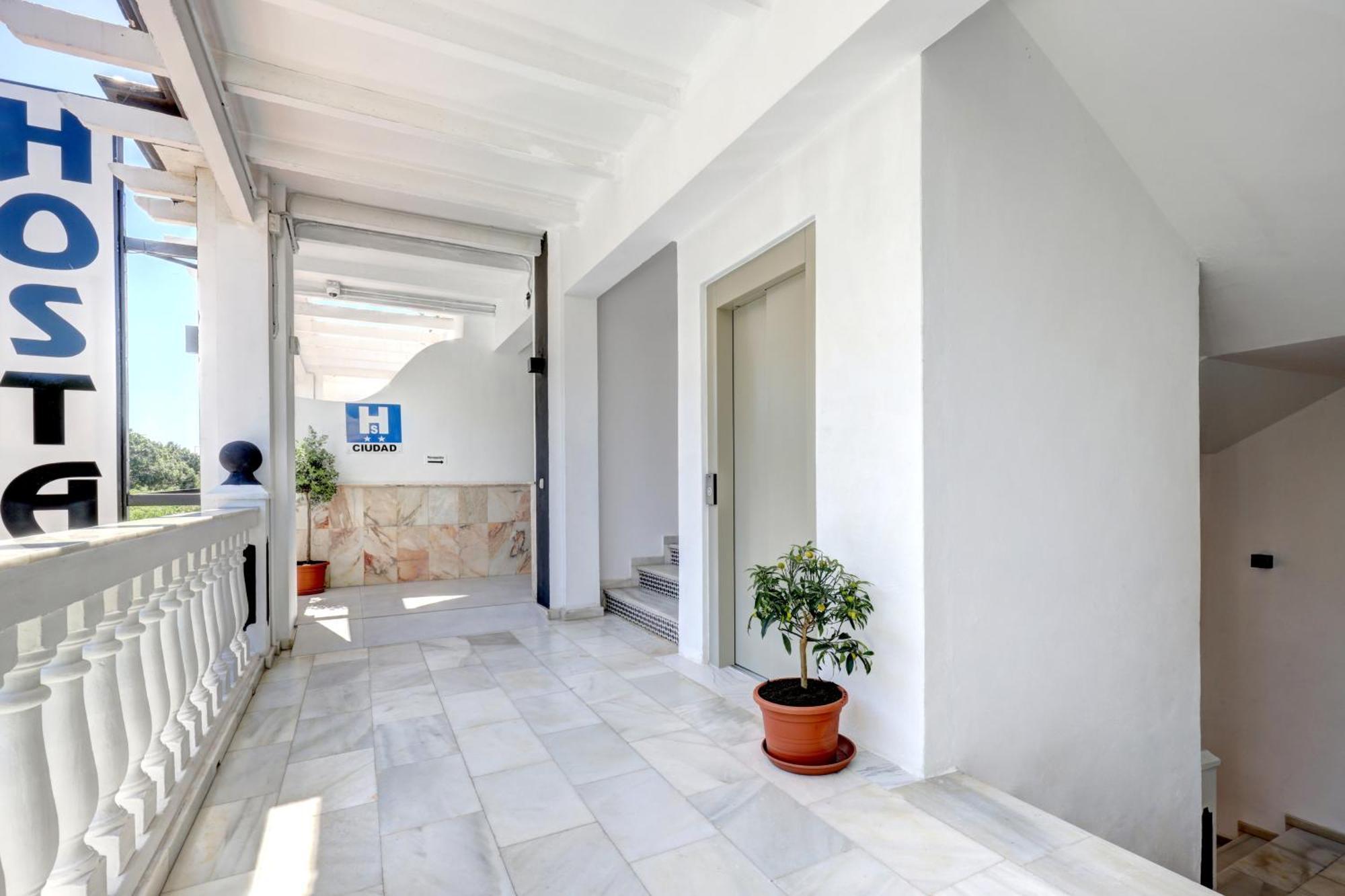 Hostal Puerta Almar Estepona Dış mekan fotoğraf